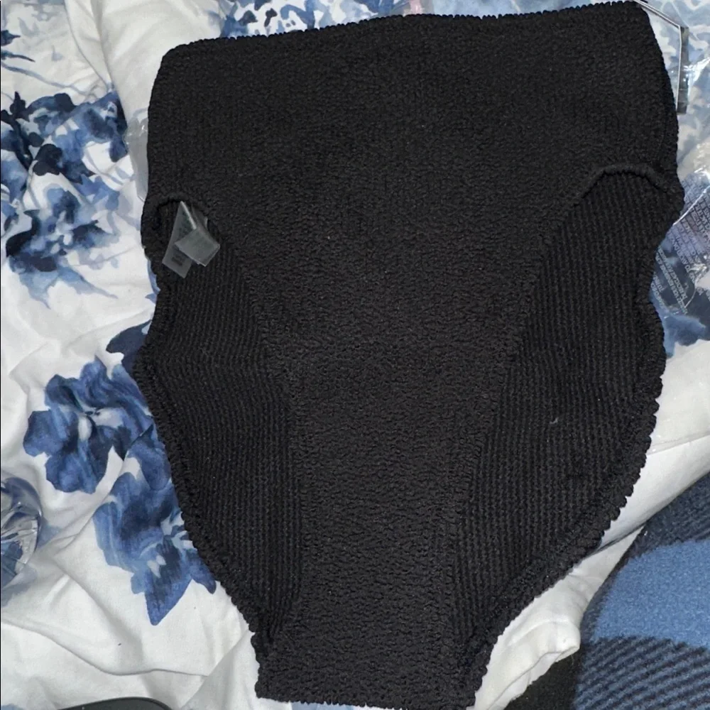 Victoria's Secret Black Bikini Bottom - Picture 6 of 11